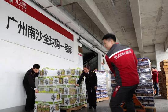 纸质手册的时光履痕——广州海关监管货物仓储服务四十年飞跃纪实